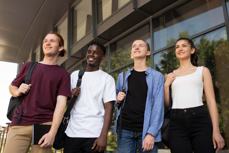 Groupe-d-etudiants Groupe-d-etudiants